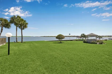 351 Lakeside Lane 201 Nassau Bay TX 77058