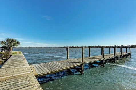 351 Lakeside Lane 201 Nassau Bay TX 77058