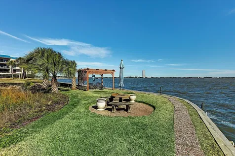 351 Lakeside Lane 201 Nassau Bay TX 77058