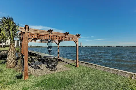351 Lakeside Lane 201 Nassau Bay TX 77058