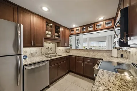 351 Lakeside Lane 201 Nassau Bay TX 77058