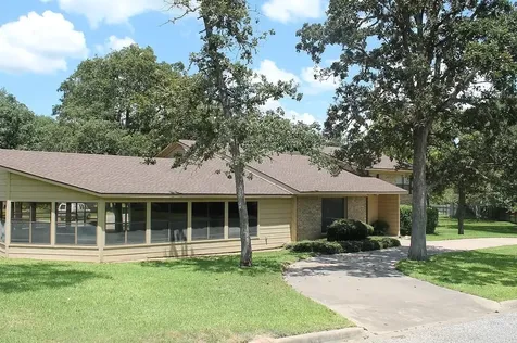 214 Briarwood Drive Bellville TX 77418