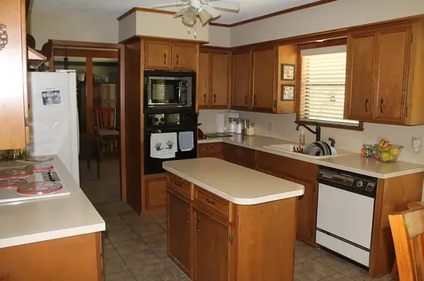 214 Briarwood Drive Bellville TX 77418
