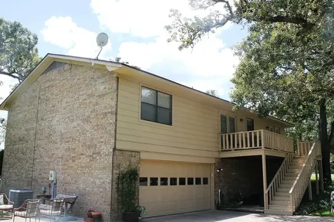 214 Briarwood Drive Bellville TX 77418