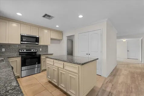 1506 Harbor View Circle Galveston TX 77550