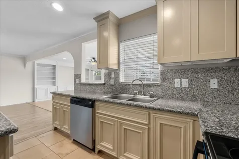 1506 Harbor View Circle Galveston TX 77550