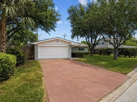 1506 Harbor View Circle Galveston TX 77550