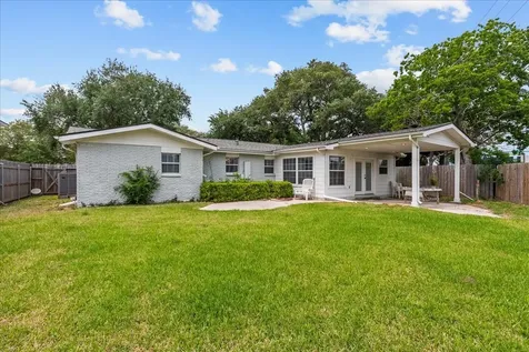 1506 Harbor View Circle Galveston TX 77550