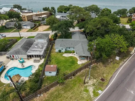 1506 Harbor View Circle Galveston TX 77550
