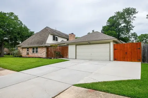 2107 Richmond Drive Richmond TX 77406