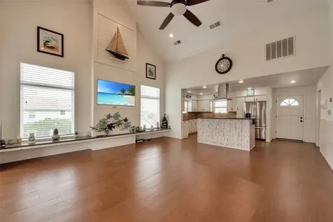 1302 Tiki Drive Tiki Island TX 77554