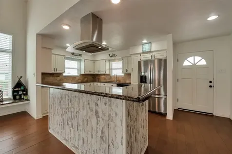 1302 Tiki Drive Tiki Island TX 77554