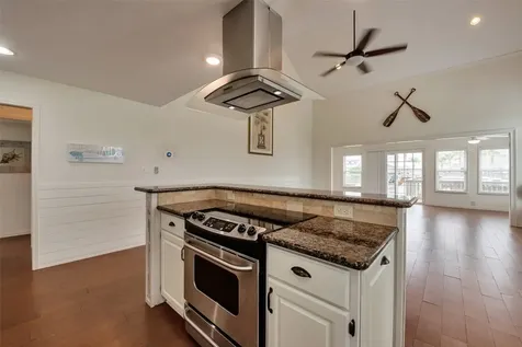 1302 Tiki Drive Tiki Island TX 77554