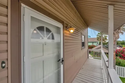 1302 Tiki Drive Tiki Island TX 77554