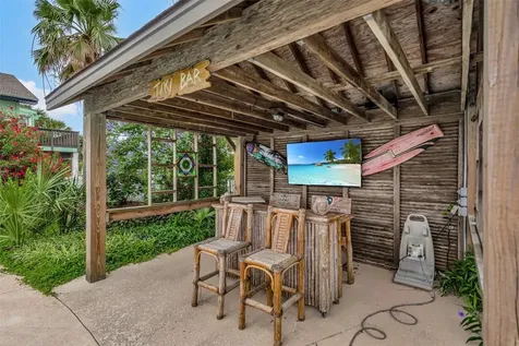 1302 Tiki Drive Tiki Island TX 77554