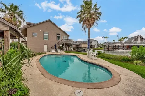 1302 Tiki Drive Tiki Island TX 77554