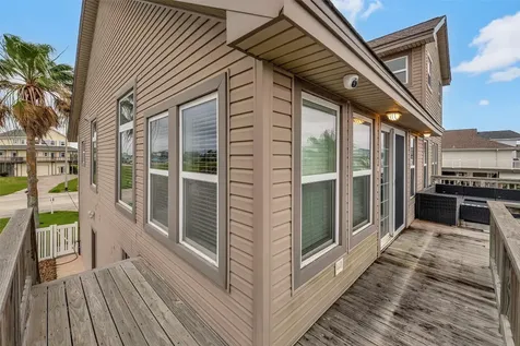 1302 Tiki Drive Tiki Island TX 77554