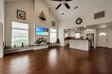 1302 Tiki Drive Tiki Island TX 77554