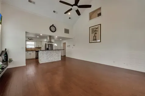 1302 Tiki Drive Tiki Island TX 77554