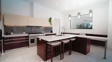 3308 N Macgregor Way Houston TX 77004