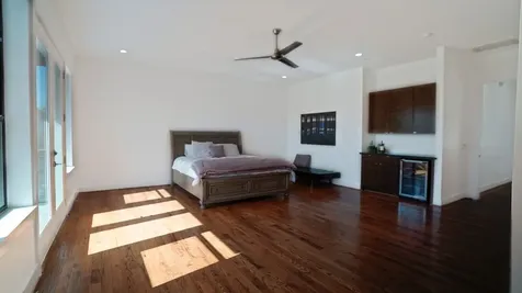 3308 N Macgregor Way Houston TX 77004