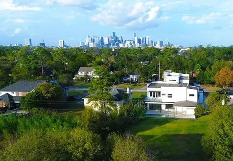 3308 N Macgregor Way Houston TX 77004