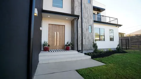 3308 N Macgregor Way Houston TX 77004