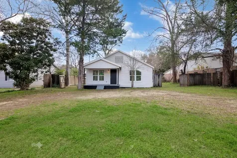 1504 N Travis Street Liberty TX 77575
