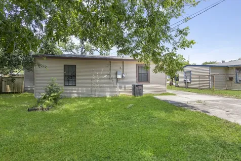 1202 13th Street N Texas City TX 77590