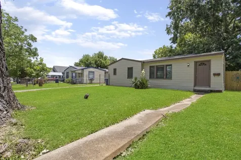 1202 13th Street N Texas City TX 77590