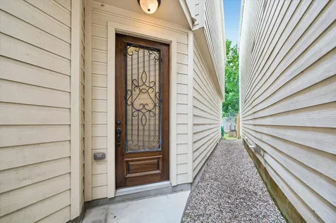 5513 Petty Street C Houston TX 77007