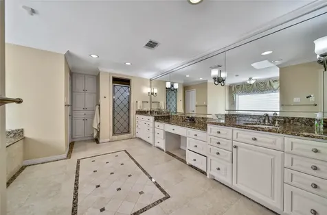 248 Bryn Mawr Circle Hunters Creek Village TX 77024