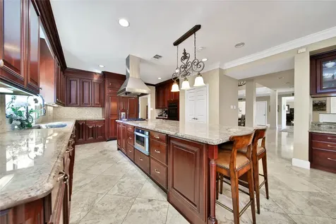 248 Bryn Mawr Circle Hunters Creek Village TX 77024