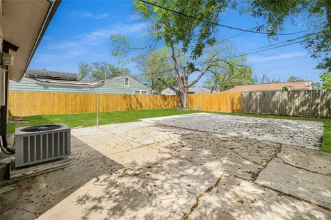 905 Longley Street South Houston TX 77587