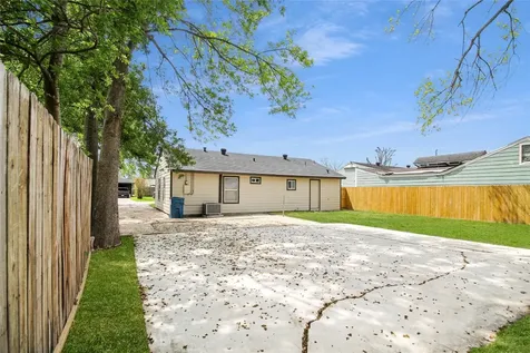 905 Longley Street South Houston TX 77587