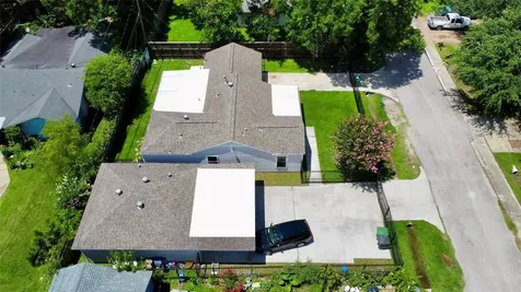 5701 Luna Street Houston TX 77076