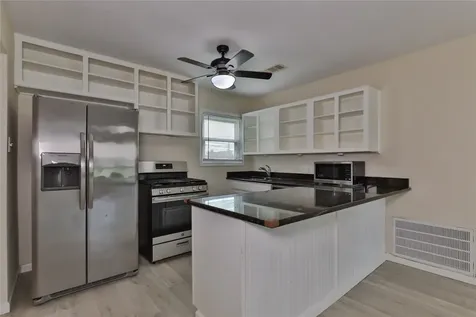 708 Winding Way Street Lake Jackson TX 77566
