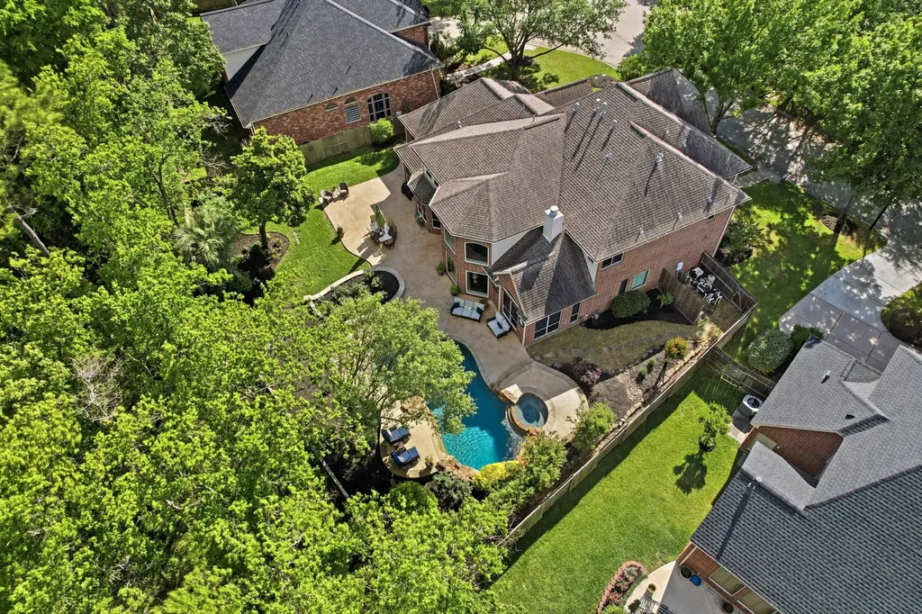 6110 Country Falls Lane Kingwood TX 77345