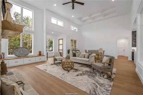 4334 Berkshire Franklin TX 77856