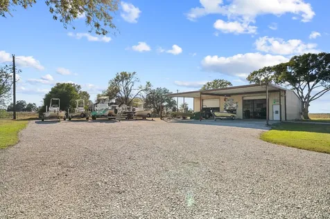 1112 S Fm 441 Road Louise TX 77455