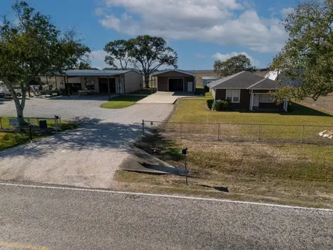 1112 S Fm 441 Road Louise TX 77455