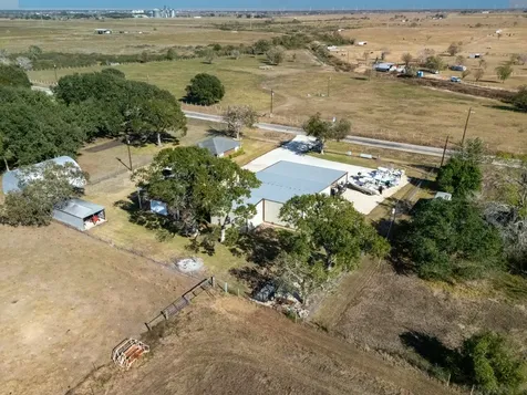 1112 S Fm 441 Road Louise TX 77455