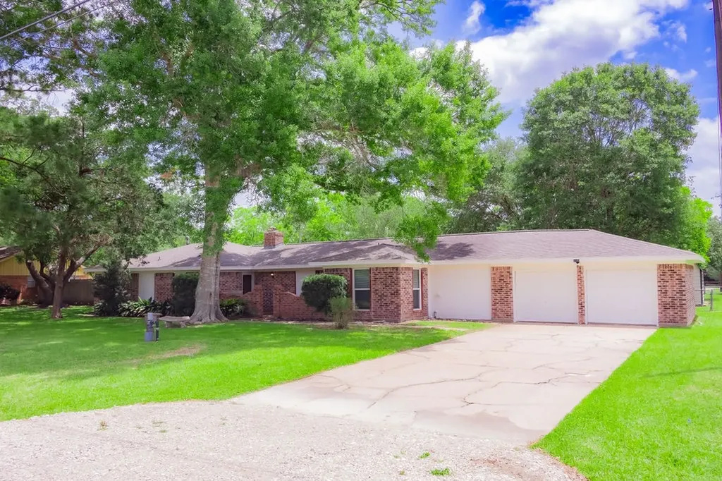 3240 County Road 155 Alvin TX 77511