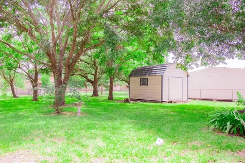 3240 County Road 155 Alvin TX 77511