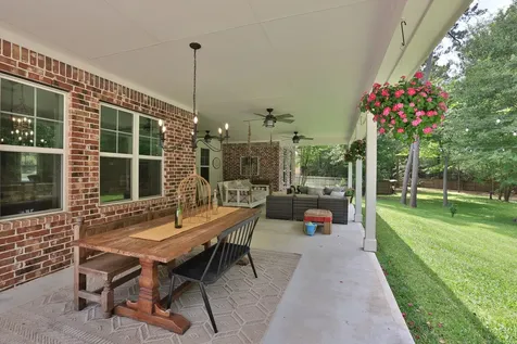 390 Camden Hills W Montgomery TX 77356