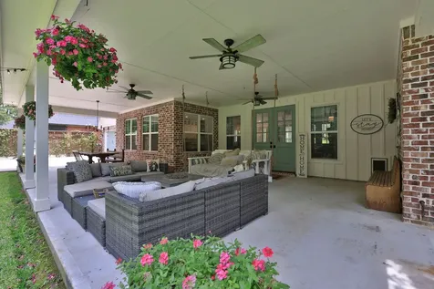 390 Camden Hills W Montgomery TX 77356