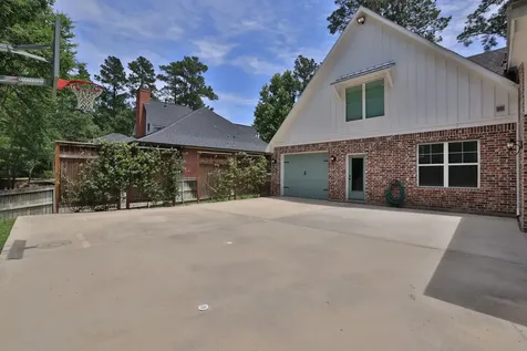 390 Camden Hills W Montgomery TX 77356