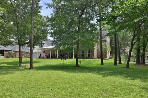 390 Camden Hills W Montgomery TX 77356