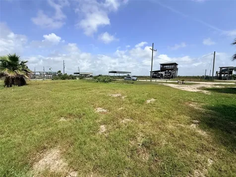 1495 Mabry Street Street Gilchrist TX 77617