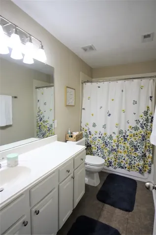 2409 Avalon Trace Lane Pearland TX 77581